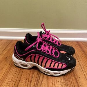 Nike Air Max Tailwind IV Black White Fire Pink CK2600-002 Women’s Size 8